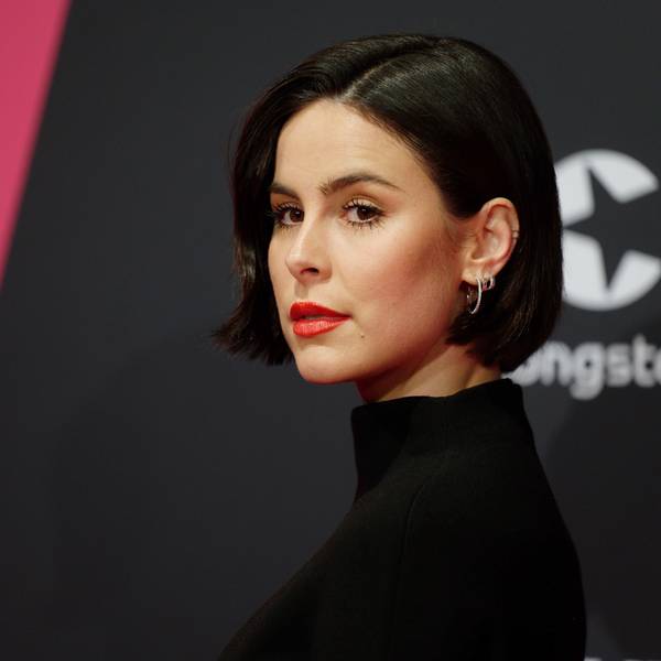 Die Sängerin Lena Meyer-Landrut kommt über den Roten Teppich zur Verleihung der 1Live Krone in der Jahrhunderthalle.