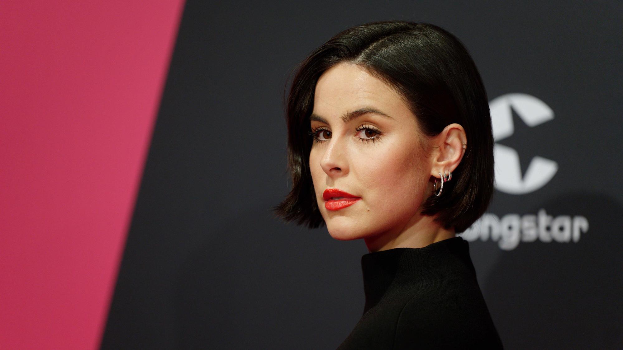 Die Sängerin Lena Meyer-Landrut kommt über den Roten Teppich.