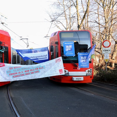 Ganztägiger Warnstreik bei den Kölner Verkehrs-Betrieben in Köln.
Verdi und Nah VG streiken am Betriebshof an der Scheidweiler Straße.