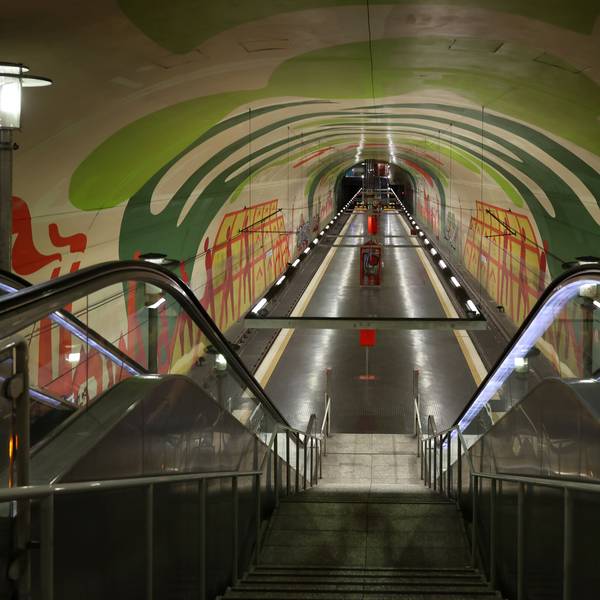 Blick auf die Haltestelle Leyendecker Straße in Köln.