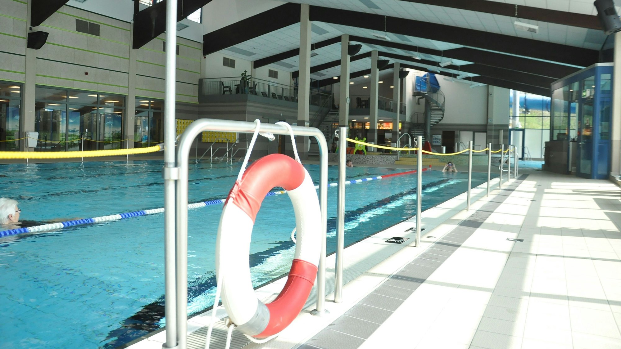 Das Hallenbad der Erftlagune.