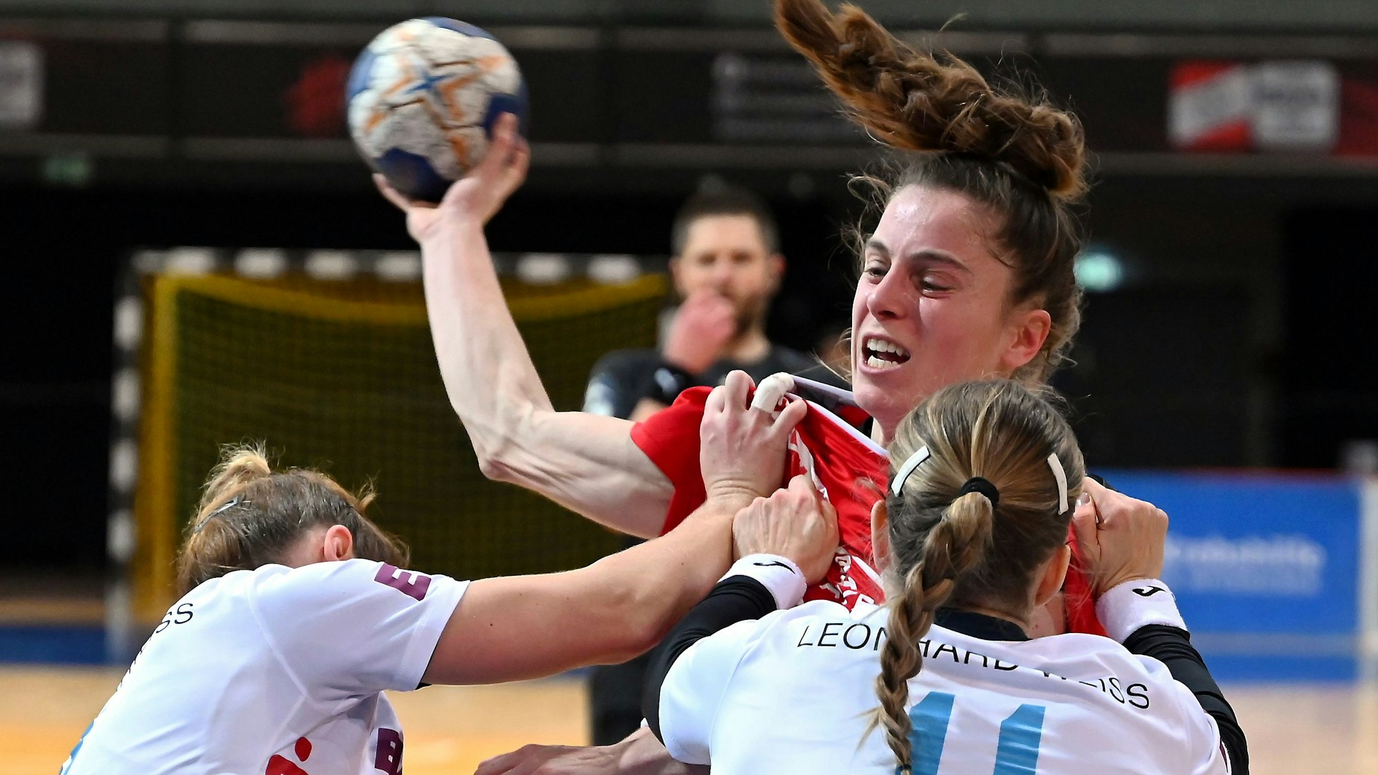 Handball Frauen
TSV Bayer 04 Leverkusen - Göppingen
hinten: Marianna Ferreira Lopes (Bayer)
Foto: Uli Herhaus