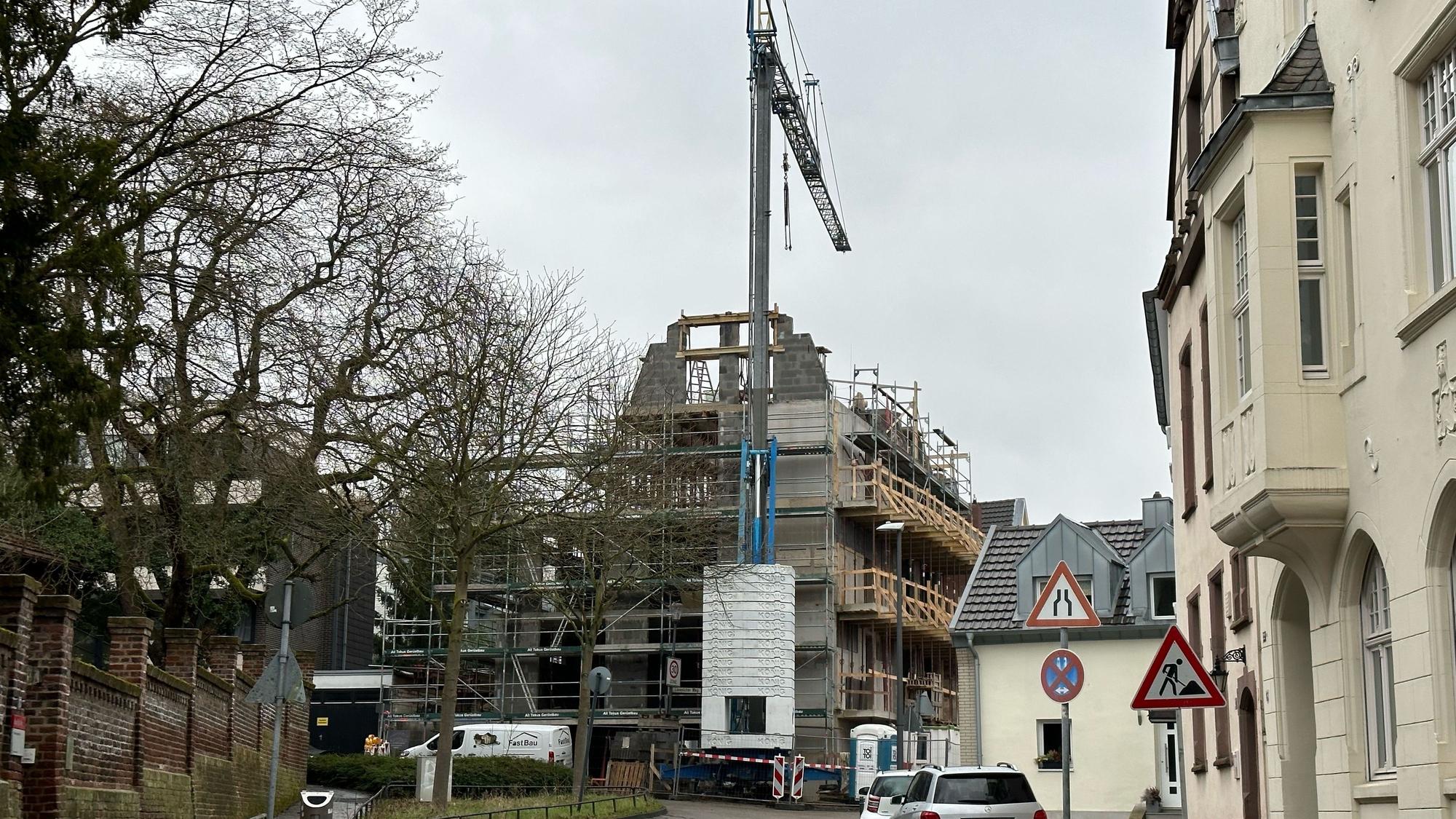 Der Neubau im Ortskern von Müngersdorf.
