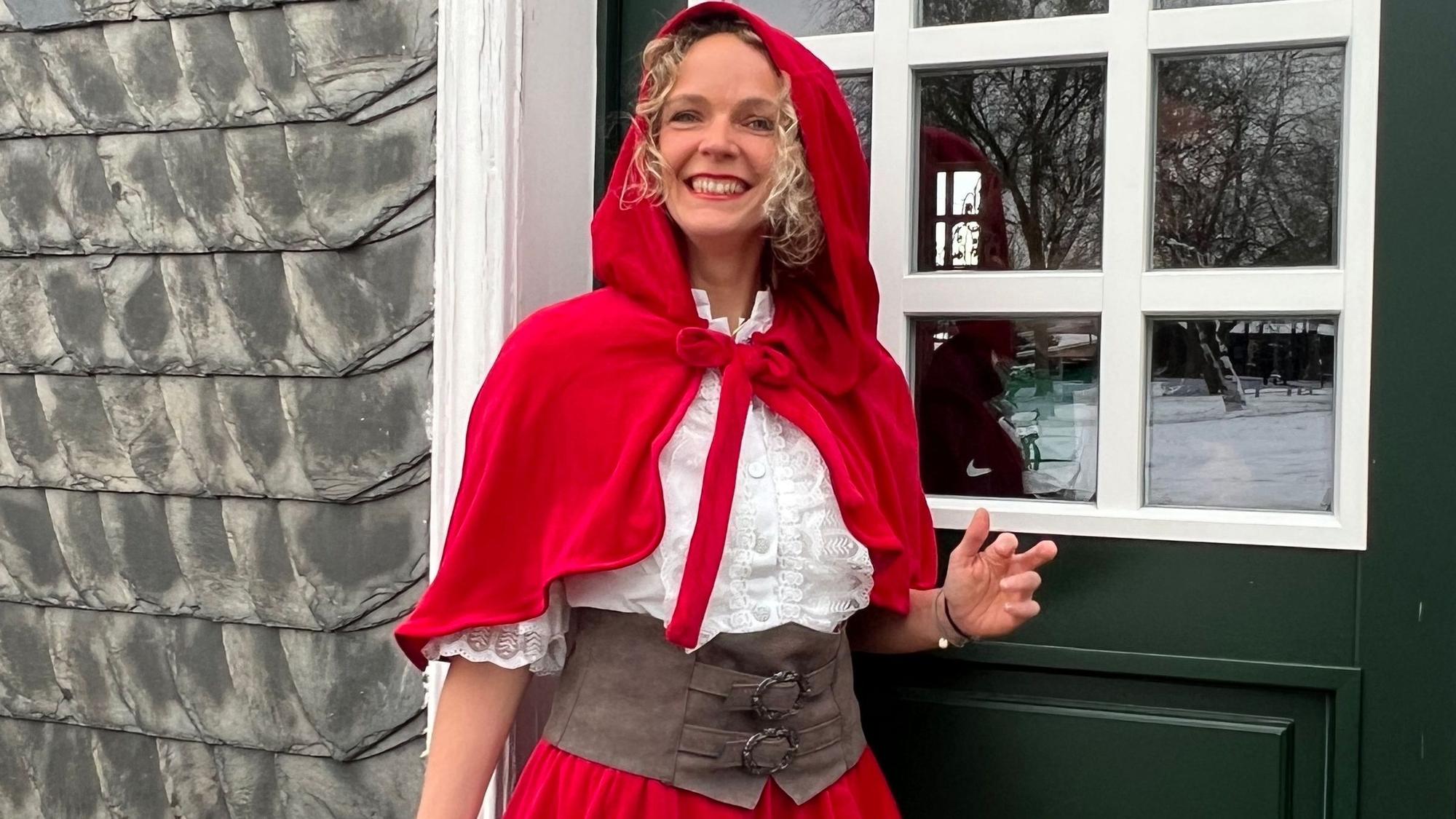 Lisa Harmann als Rotkäppchen.