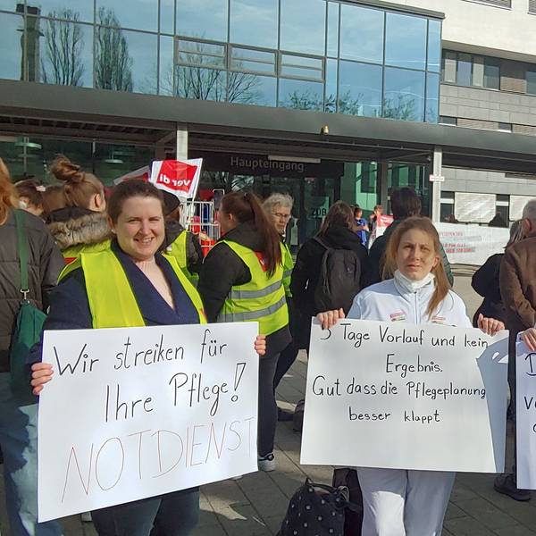 Bereits im Februar haben Mitarbeitende der Kölner Kliniken gestreikt.