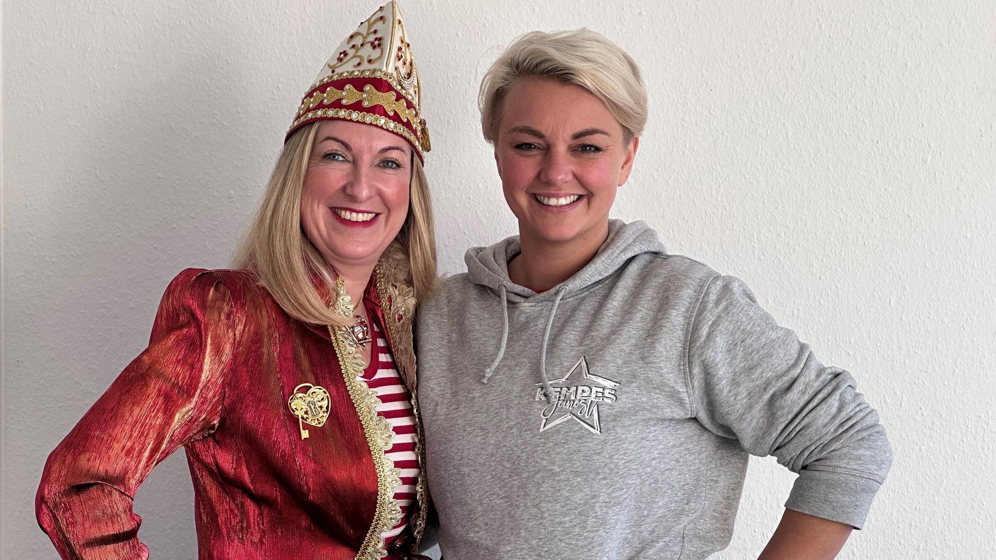 Im Gespräch über Frauen im Karneval: Die Präsidentin der GKG Frohsinn, Tanja Wolters, und die Sängerin der Band Kempes Feinest, Nici Kempermann.