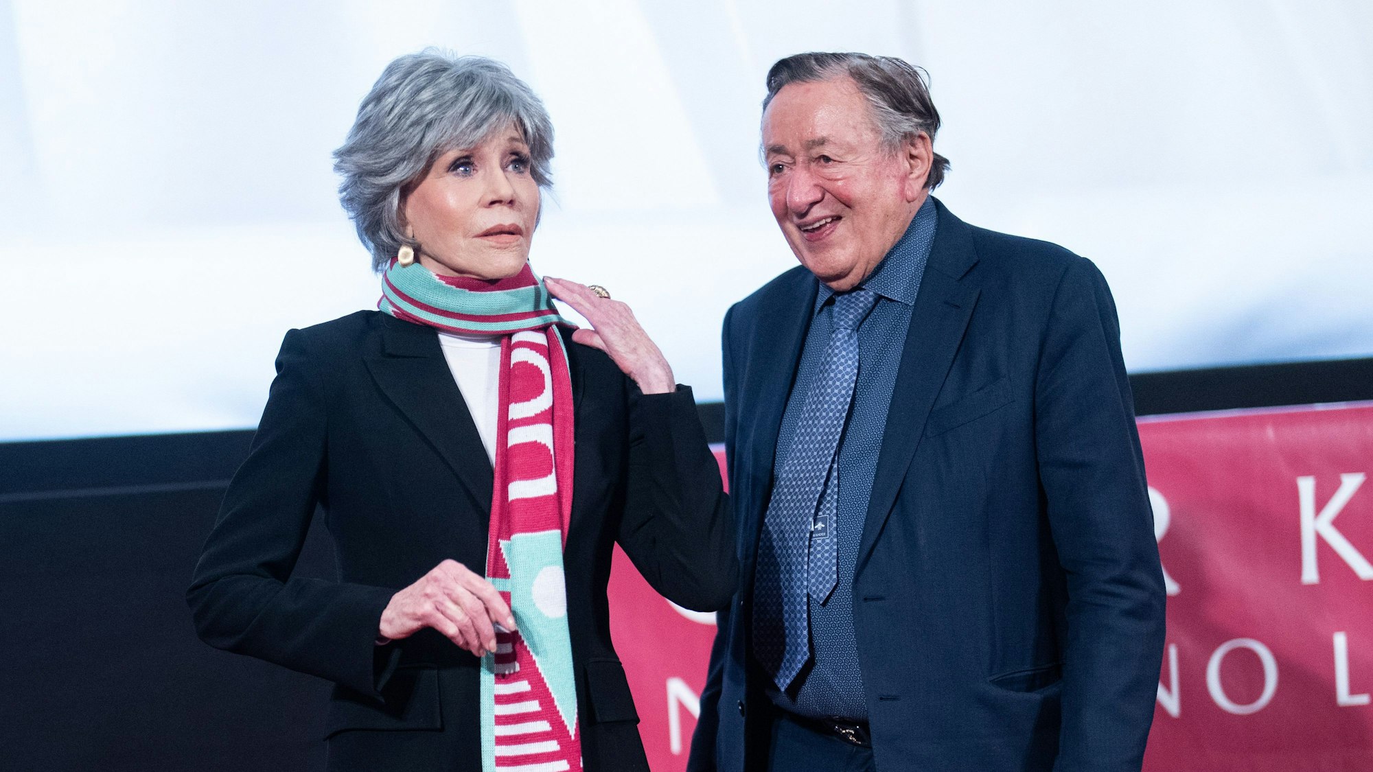 Jane Fonda und Richard Lugner sprechen im Rahmen einer Pressekonferenz zum Opernball in Wien.