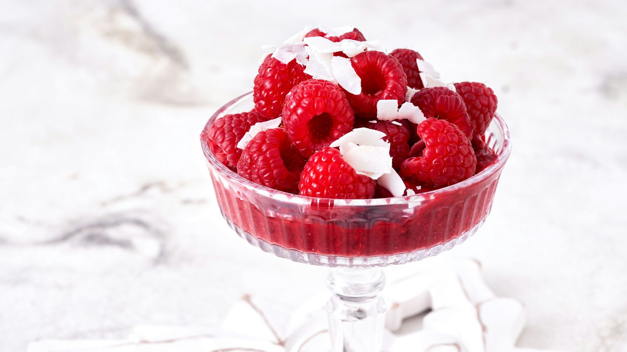 Frozen-Himbeer-Kokos-Creme aus dem Buch "Scheinfasten" von Barbara Becker