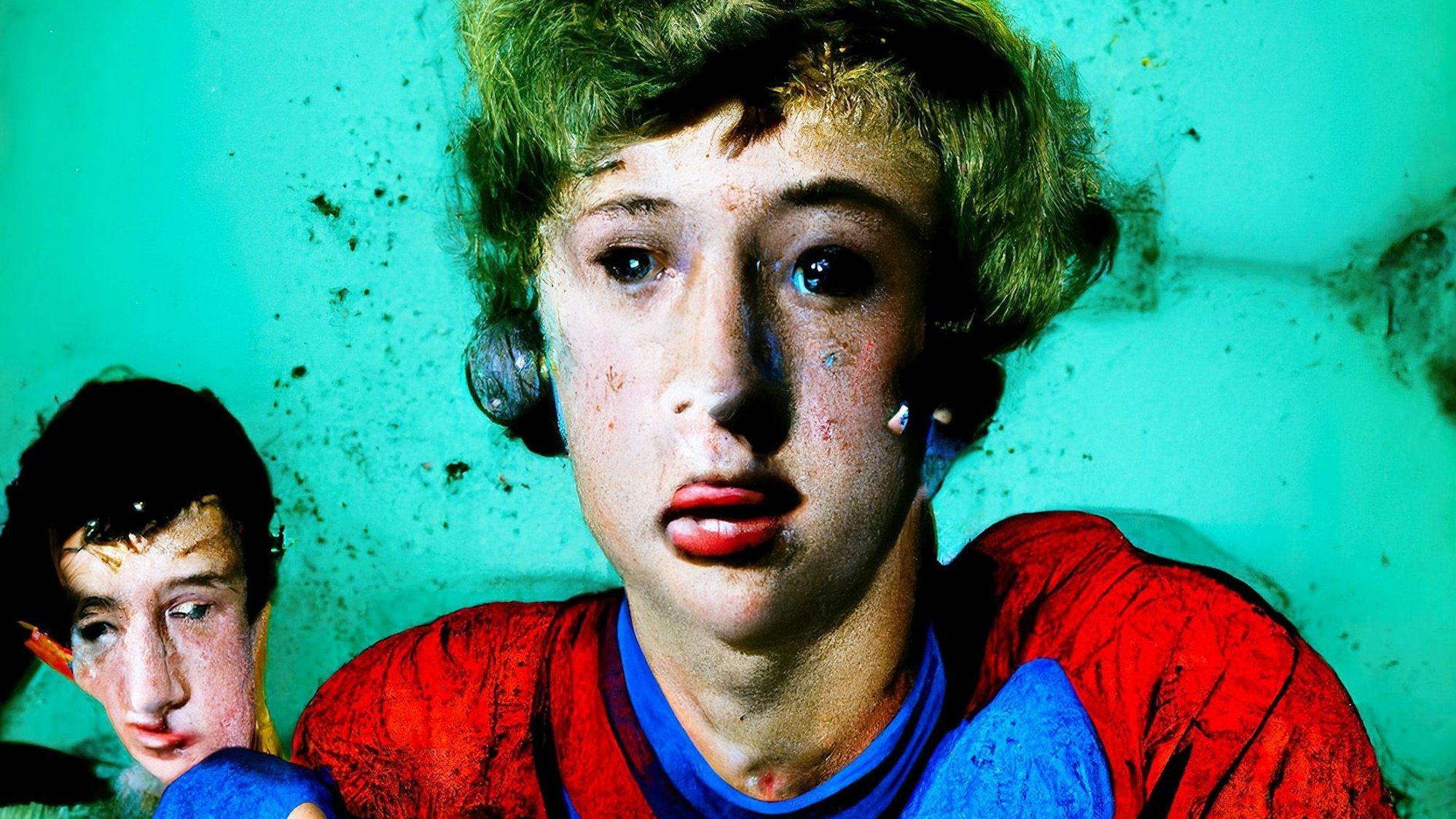 Jon Rafmans Gamer Girl zeigt eine leicht deformierte junge Frau.