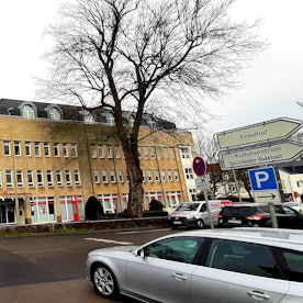 Bürgermeister-Schmidt-Straße Burscheid vor Bauarbeiten, die am 20.2.23 starten, Filiale der Kreissparkasse