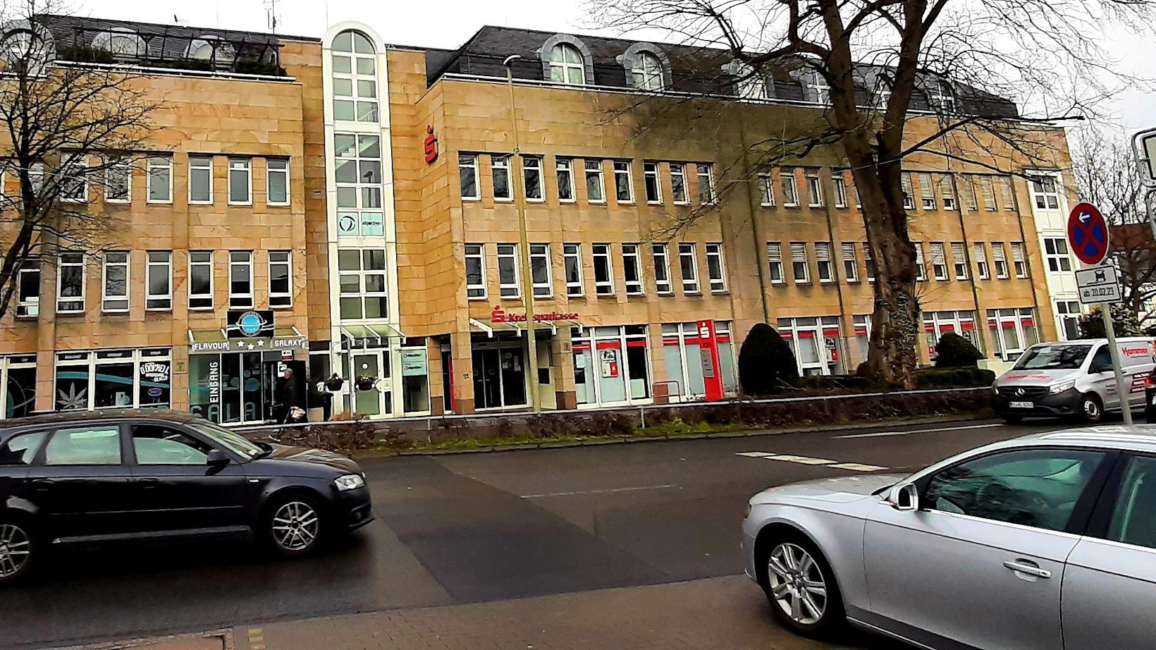 Bürgermeister-Schmidt-Straße Burscheid vor Bauarbeiten, die am 20.2.23 starten, Filiale der Kreissparkasse