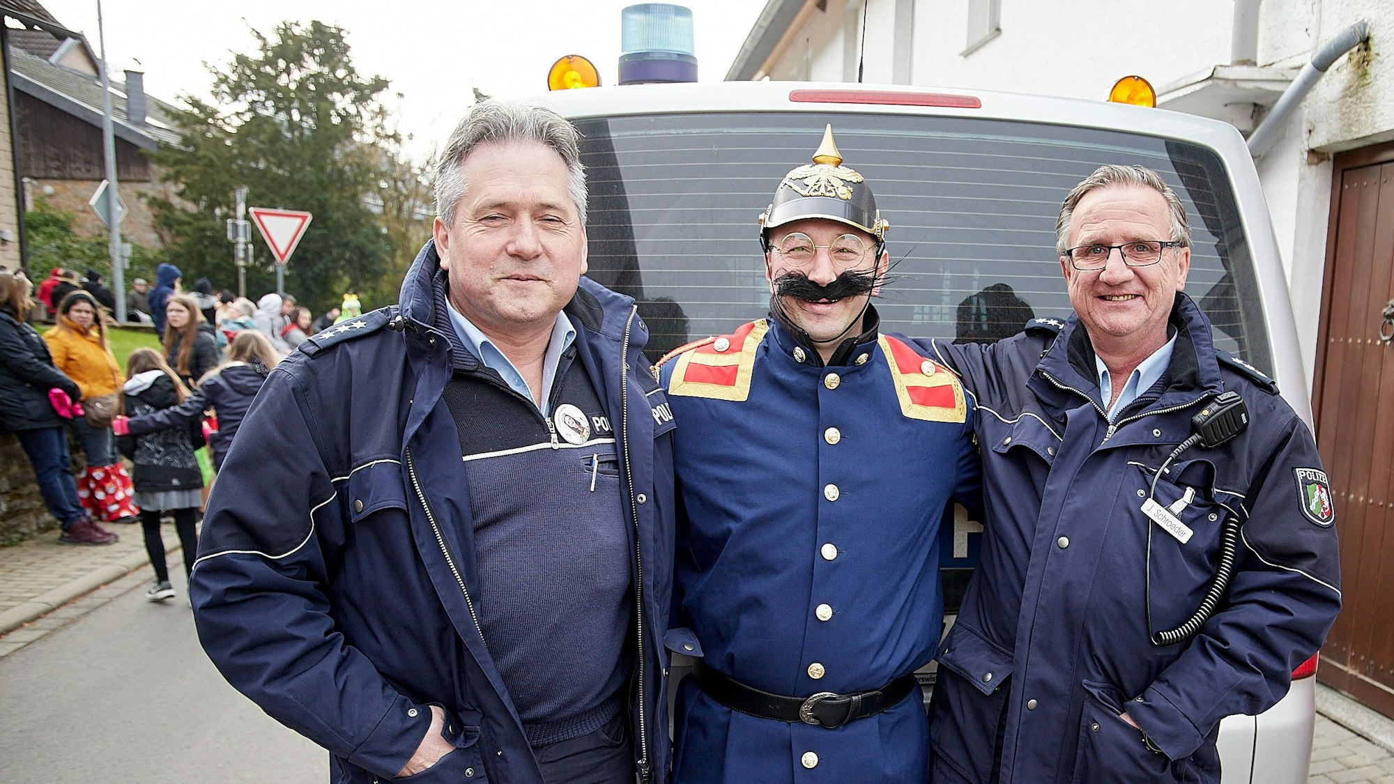 Echte Polizisten trafen auf einen nicht so echten Kollegen.