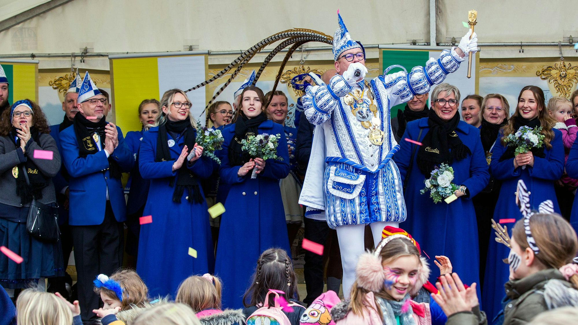 Eröffnung Straßenkarneval Worringen 2023 auf dem St.-Tönnis-Platz durch Prinz Thomass II.
