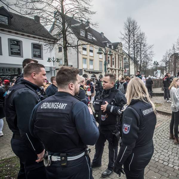 Jugend sammelt sich in Schlebusch. Foto: Ralf Krieger