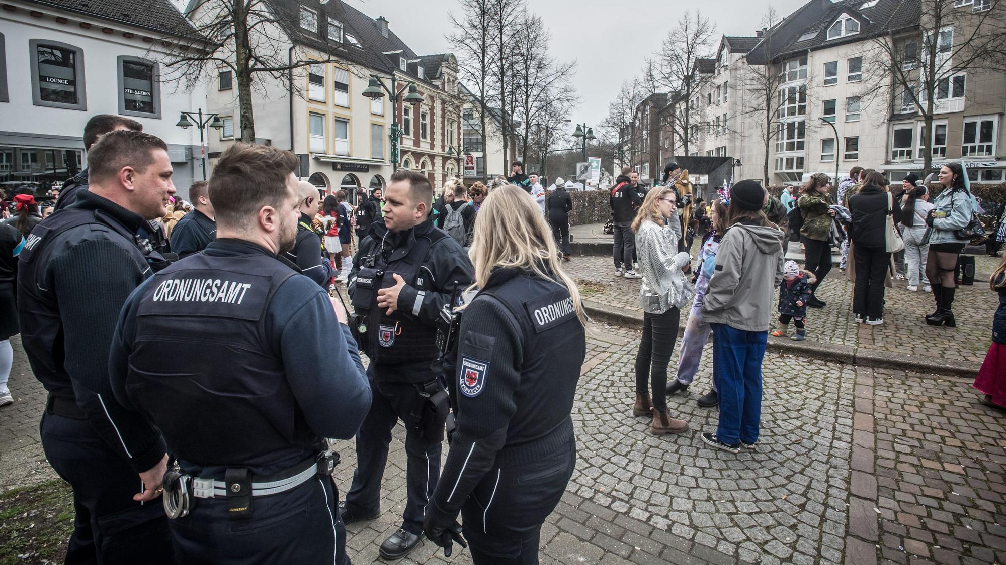 Jugend sammelt sich in Schlebusch. Foto: Ralf Krieger
