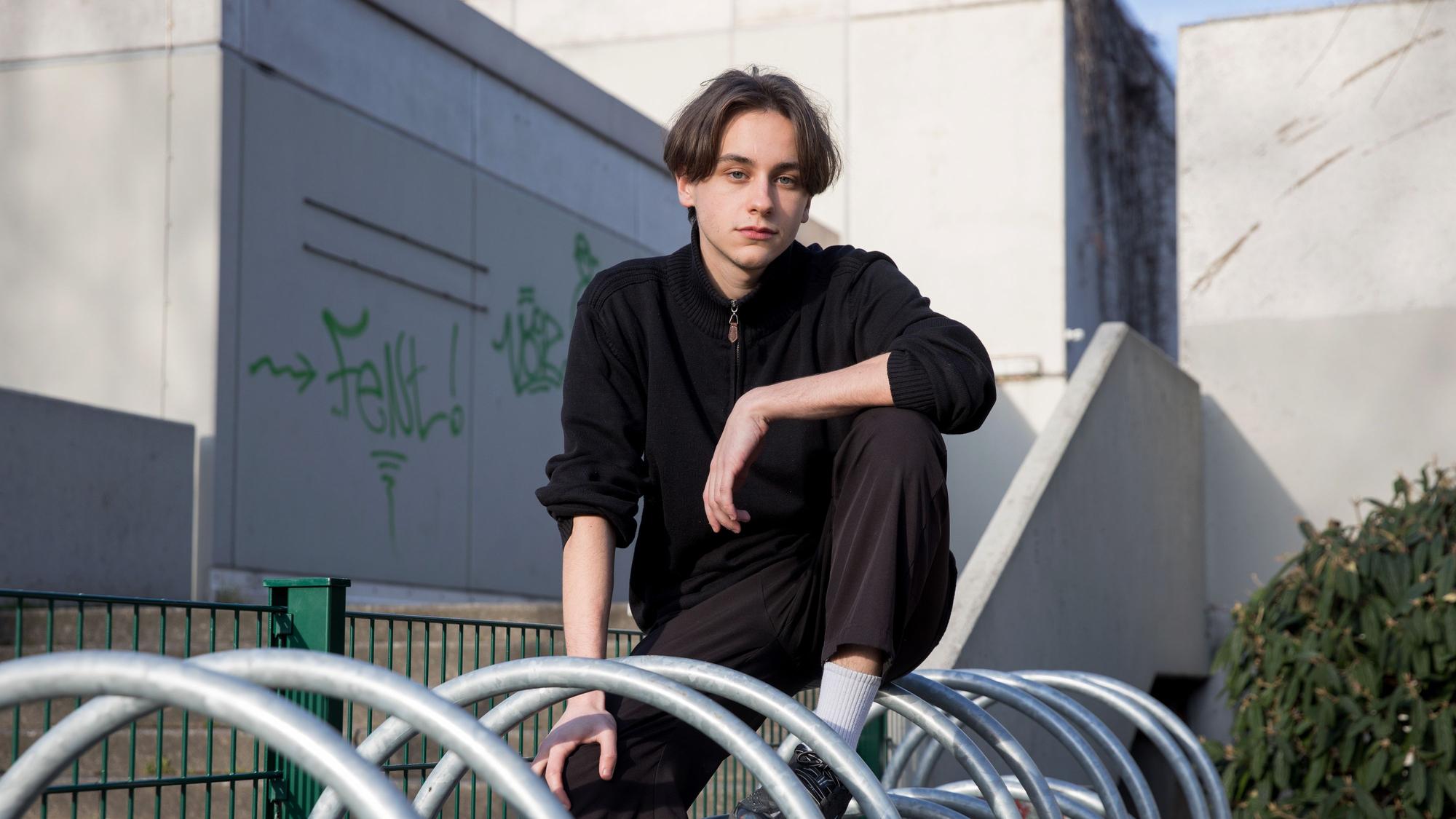 Portrait Tristan Simon. Ein Deutsch-Ukrainer mit ukrainischem und deutschem Pass, der lange auf der Krim lebte.