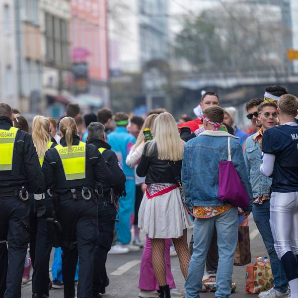 Weiberfastnacht 2023 im Kwartier Latäng