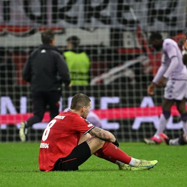 16.02.2023, Nordrhein-Westfalen, Leverkusen: Fußball, Europa League, Bayer 04 Leverkusen - AS Monaco, K.o.-Runde, Zwischenrunde, Hinspiel, BayArena. Leverkusens Robert Andrich (l) und Florian Wirtz sind nach dem Spiel enttäuscht. Foto: Federico Gambarini/dpa +++ dpa-Bildfunk +++
