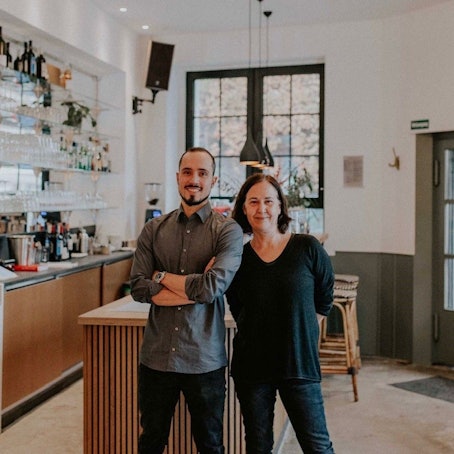 Die Betreiber des Café MB in Klettenberg: Betreiber Max und Barbara Bandte.