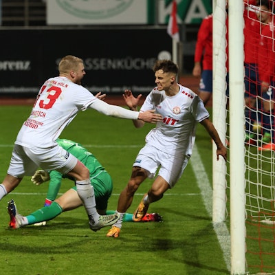 Torschütze zum 1:0: Fortuna Kölns Dustin Willms (rechts)
