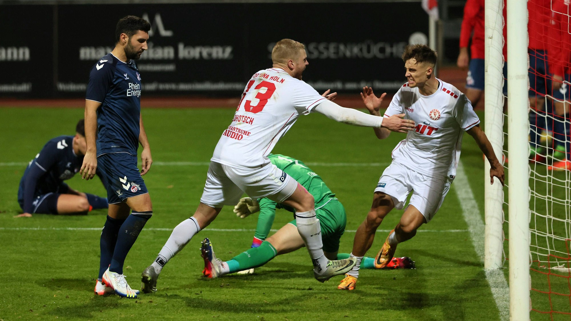 Torschütze zum 1:0: Fortuna Kölns Dustin Willms (rechts)