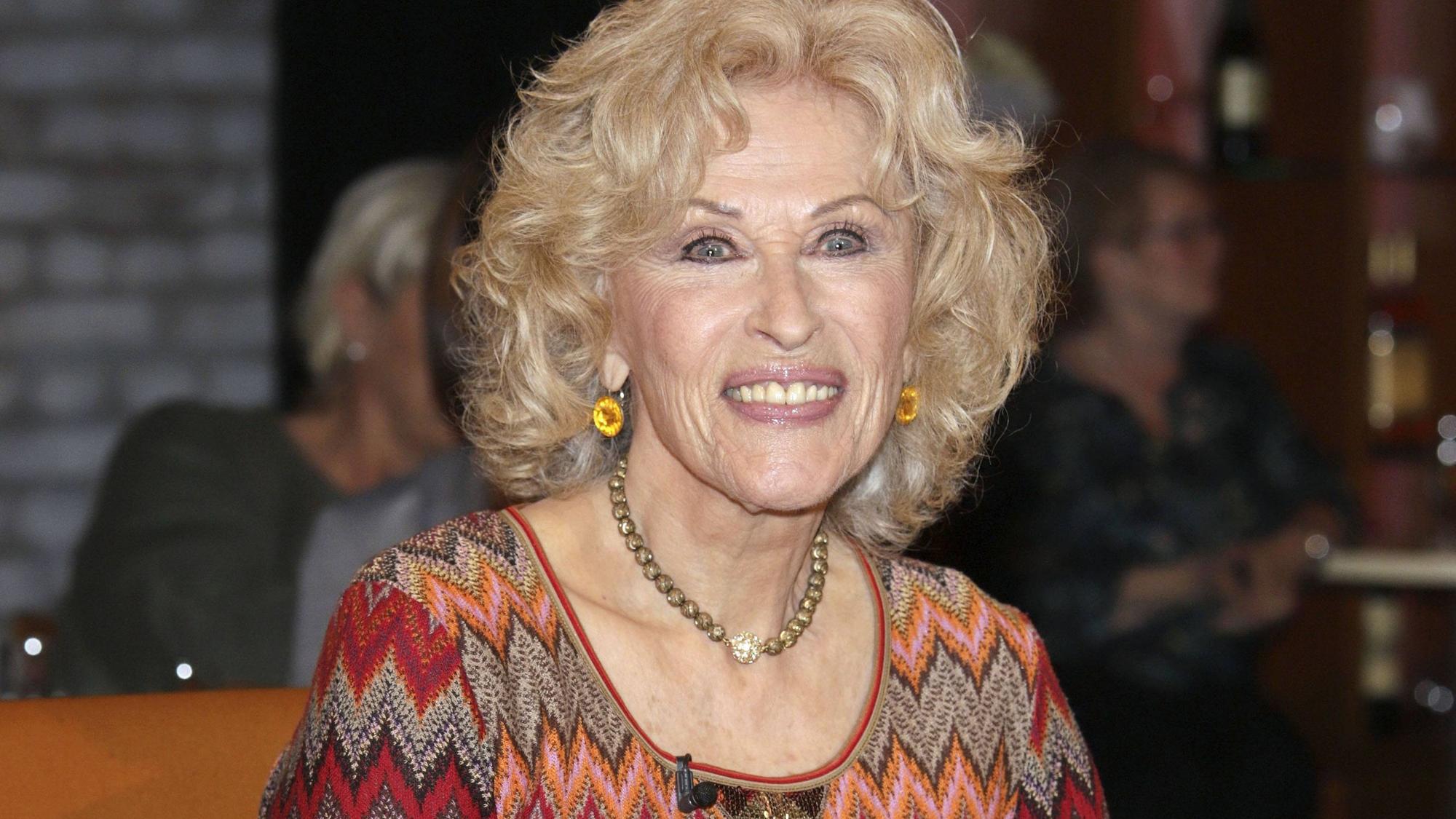 Bibi Johns im Fernsehstudio.