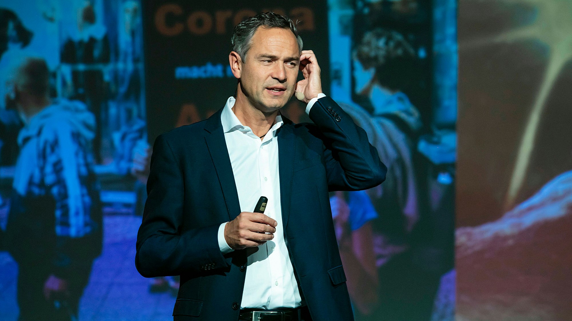 Daniele Ganser bei einem Auftritt in Dresden im Oktober 2022. (Archivbild)