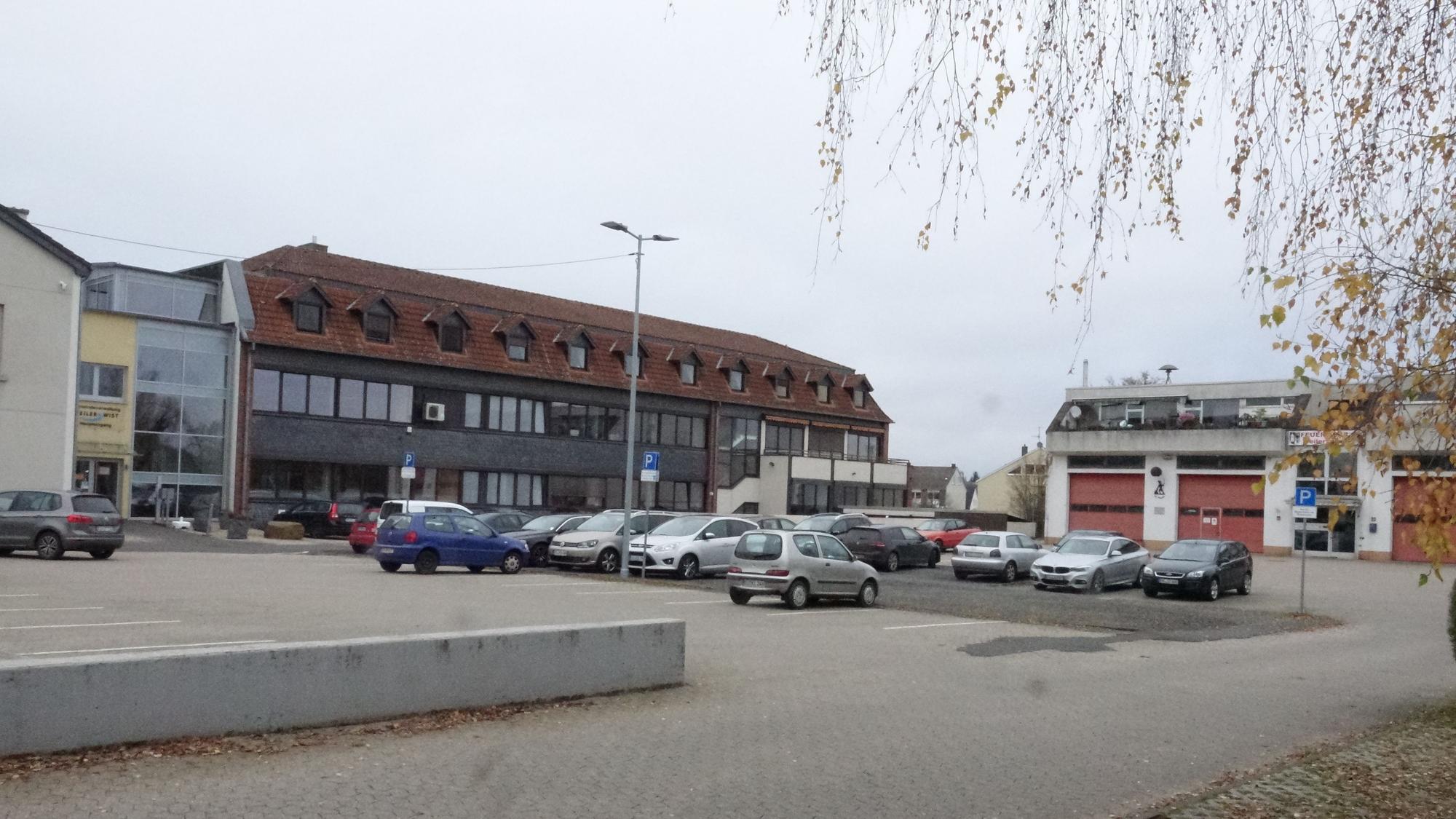 Neben dem Weilerswister Rathaus befindet sich die Alte Feuerwache.