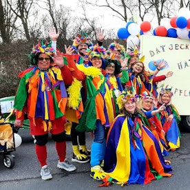 Karnevalszug Hitdorf 2023
Karneval Leverkusen
Lothars Paradiesvögel mit dem Post-Corona-Motto "Dat jecke Federvieh hat keine Stallpflicht mieh".
