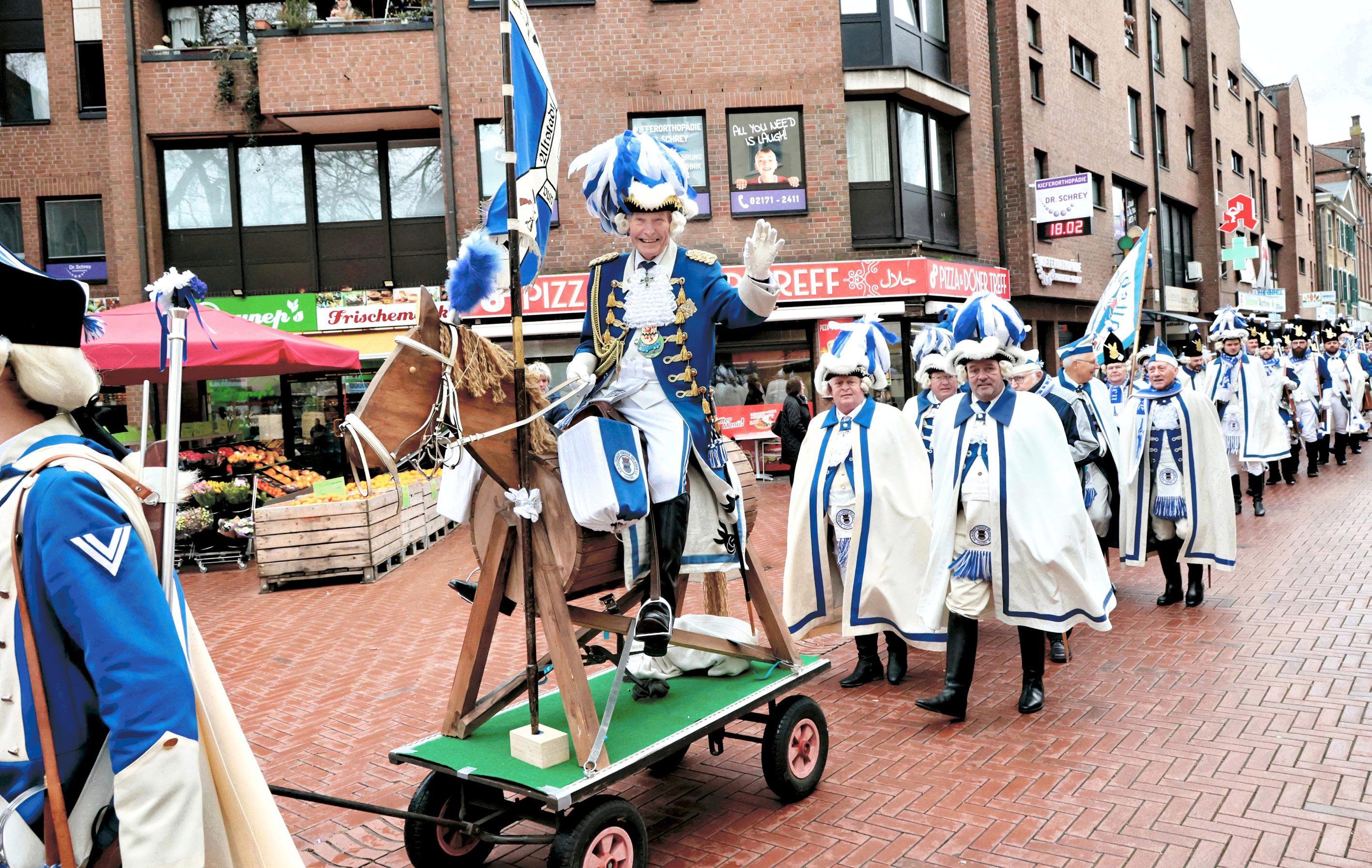 Leverkusen Komitee Opladener Karneval e.V. Lachende Fußgängerzone.
Foto: Michael Wand