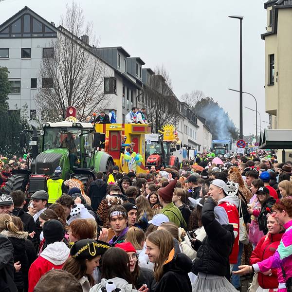 Die Vereinigungen Leichlinger Karnevalisten hat die Konzession für den Straßenkarneval, hier der Blütensamstagszug 2023, erhalten.