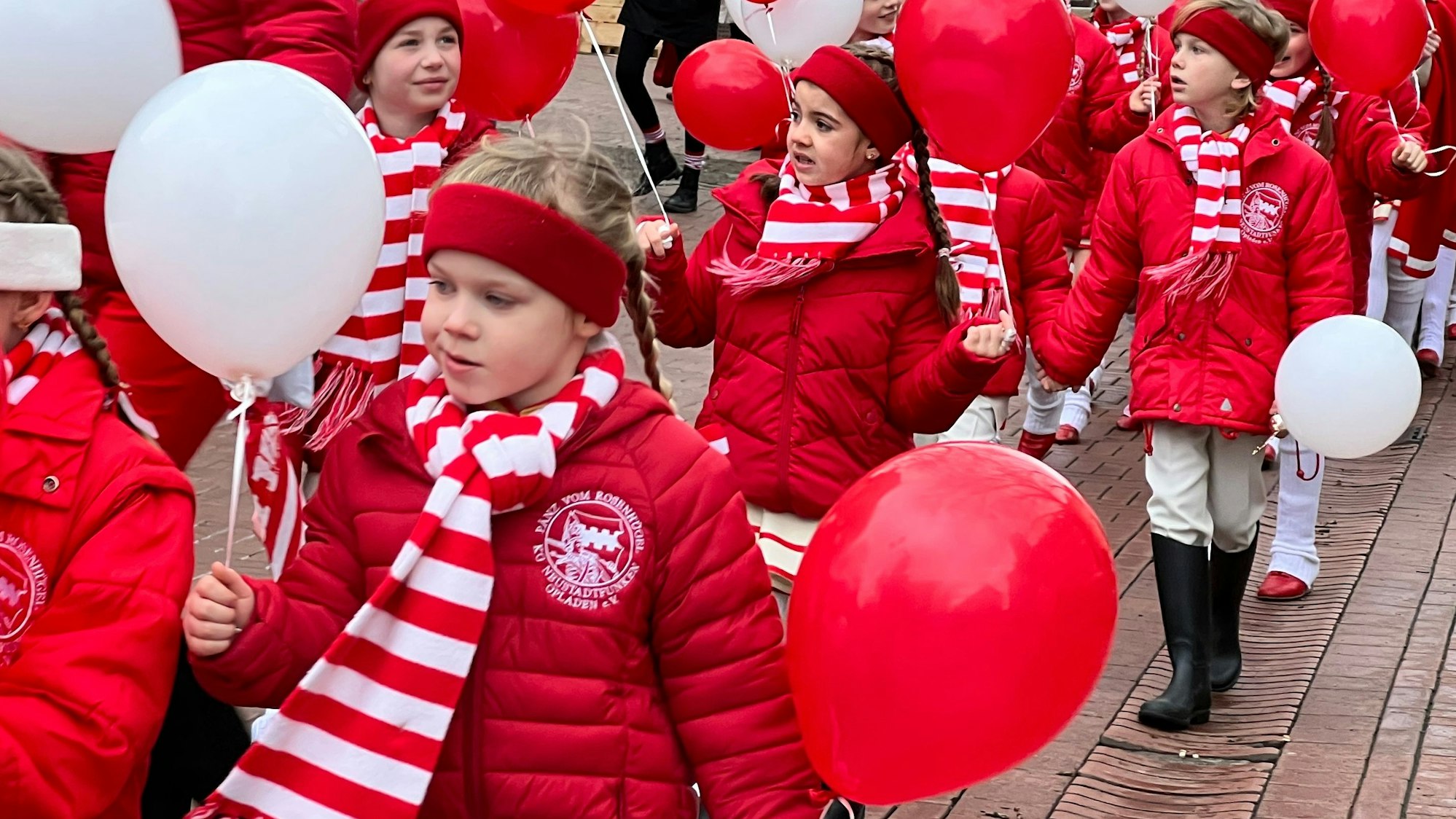 Am Samstag ziehen ab 11 Uhr Tanzgruppen, Verkleidete und Karnevalsgesellschaften bei Musik durch die Opladener Innenstadt, wenn die „Lachende Fußgängerzone – LaFuZo“ den Straßenkarneval eröffnet.