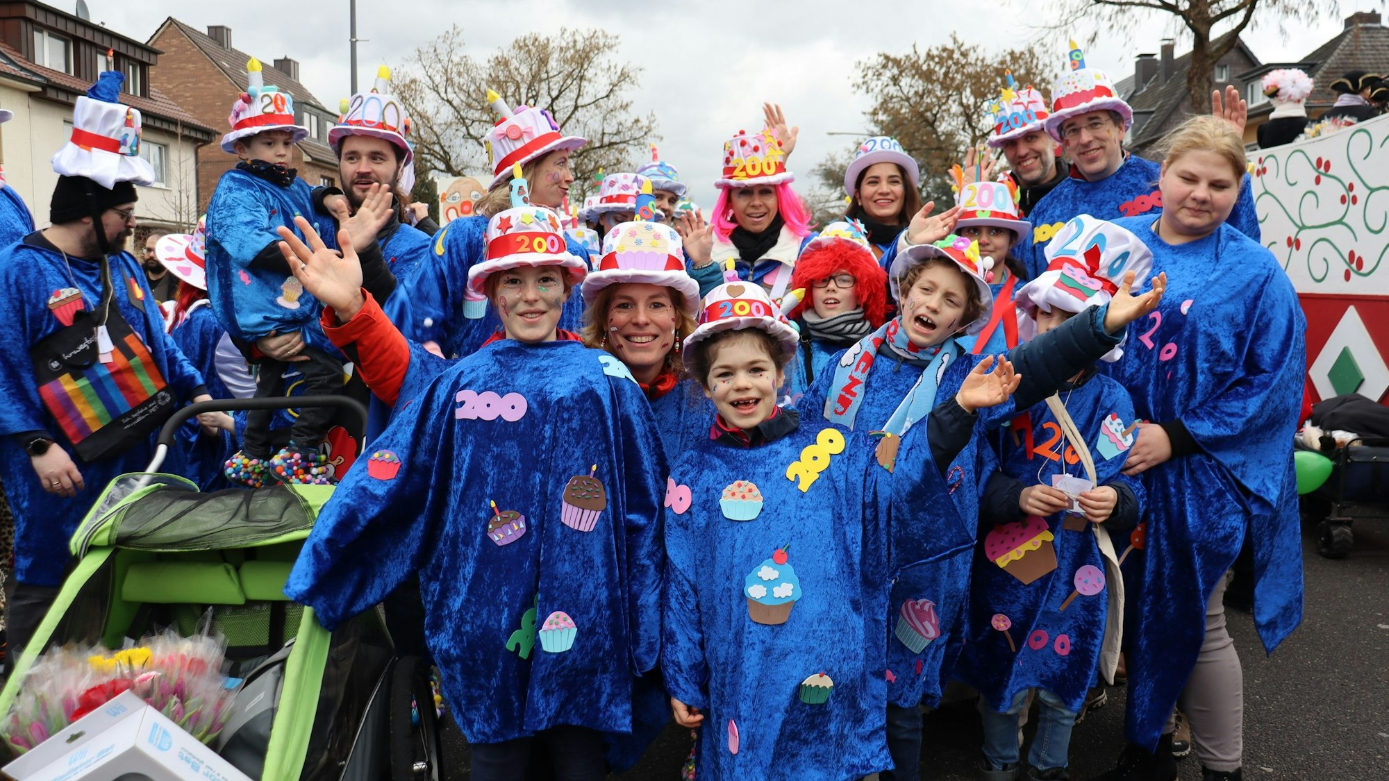 Einer der größten rechtsrheinischen Veedelszüge ist der Dünnwalder Karnevalsumzug.