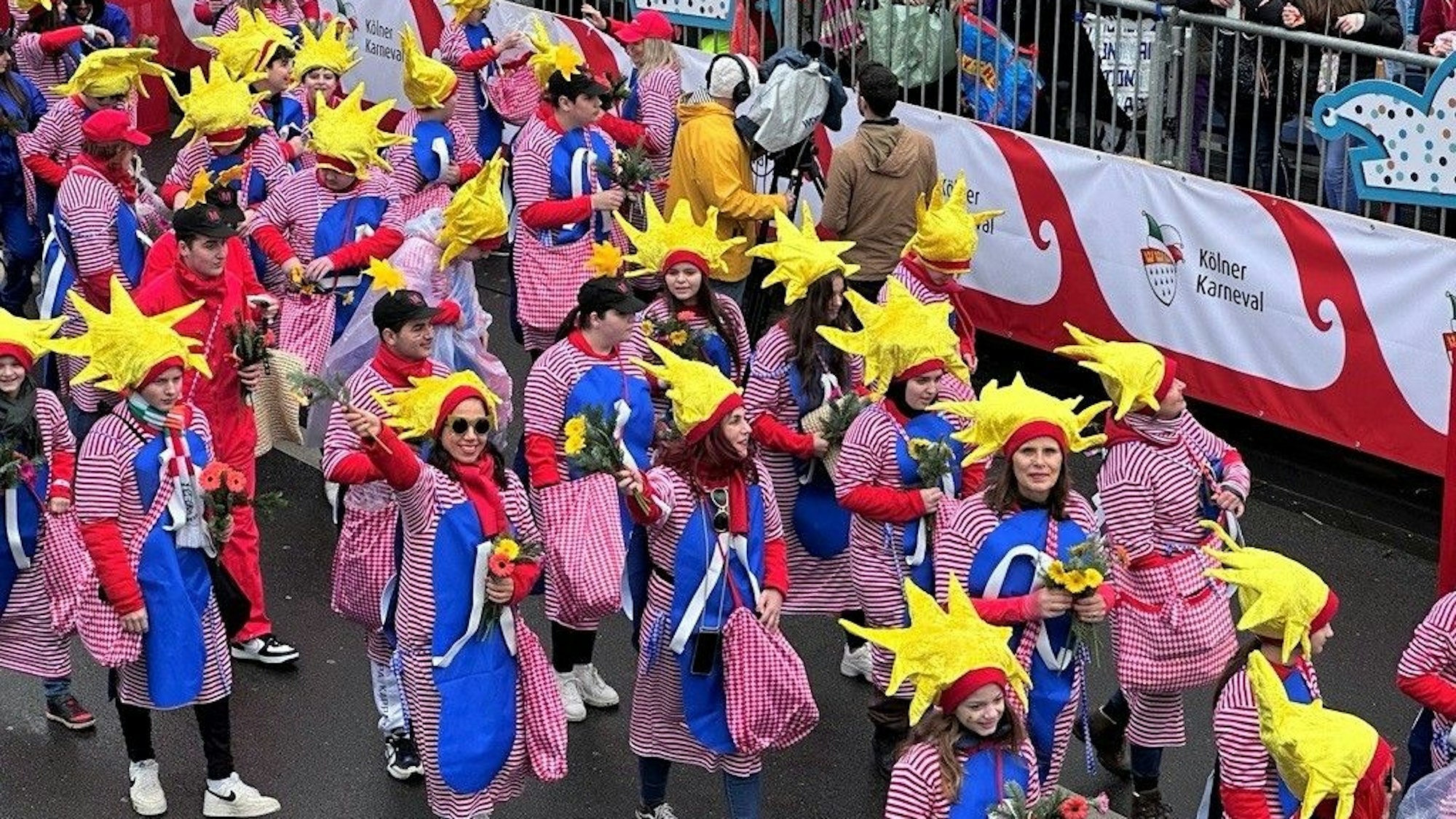 19.02.2023, Köln: Schulzug in Deutz.Foto:Dirk Borm