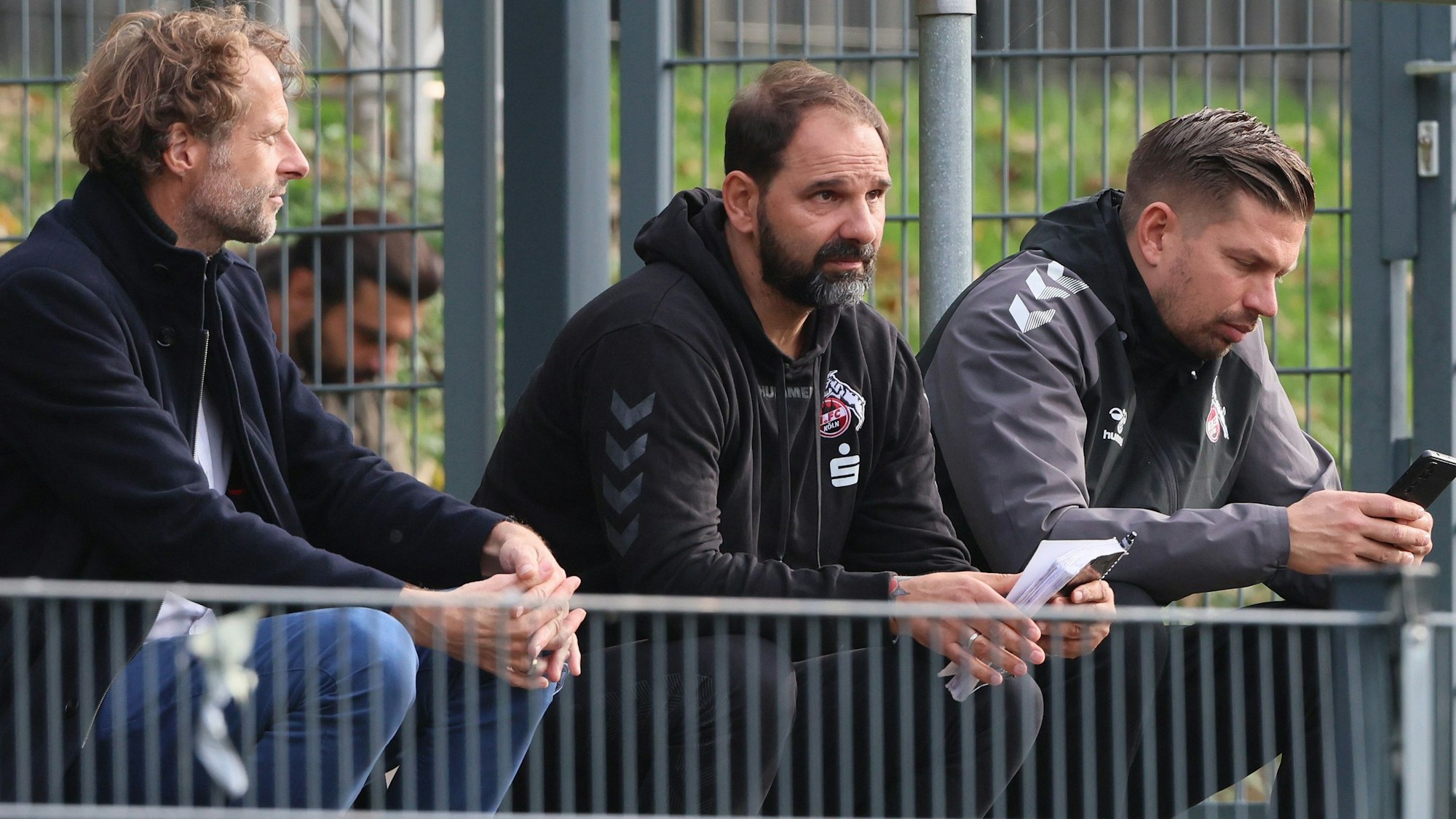 1.FC Köln U19 vs. Schalke04, A Junioren Bundesliga West, Mitte: der gesperrte Trainer  Stefan Ruthenbeck (1.FC Köln) auf den Stehplätzen auf der Gegengeraden, 29.10.2022, Bild: Herbert Bucco