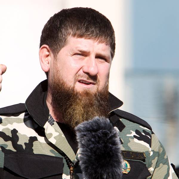 ARCHIV - 29.03.2022, Russland, Grosny: Ramsan Kadyrow, Machthaber der russischen Provinz Tschetschenien, spricht vor etwa 10.000 Soldaten in der tschetschenischen Regionalhauptstadt.