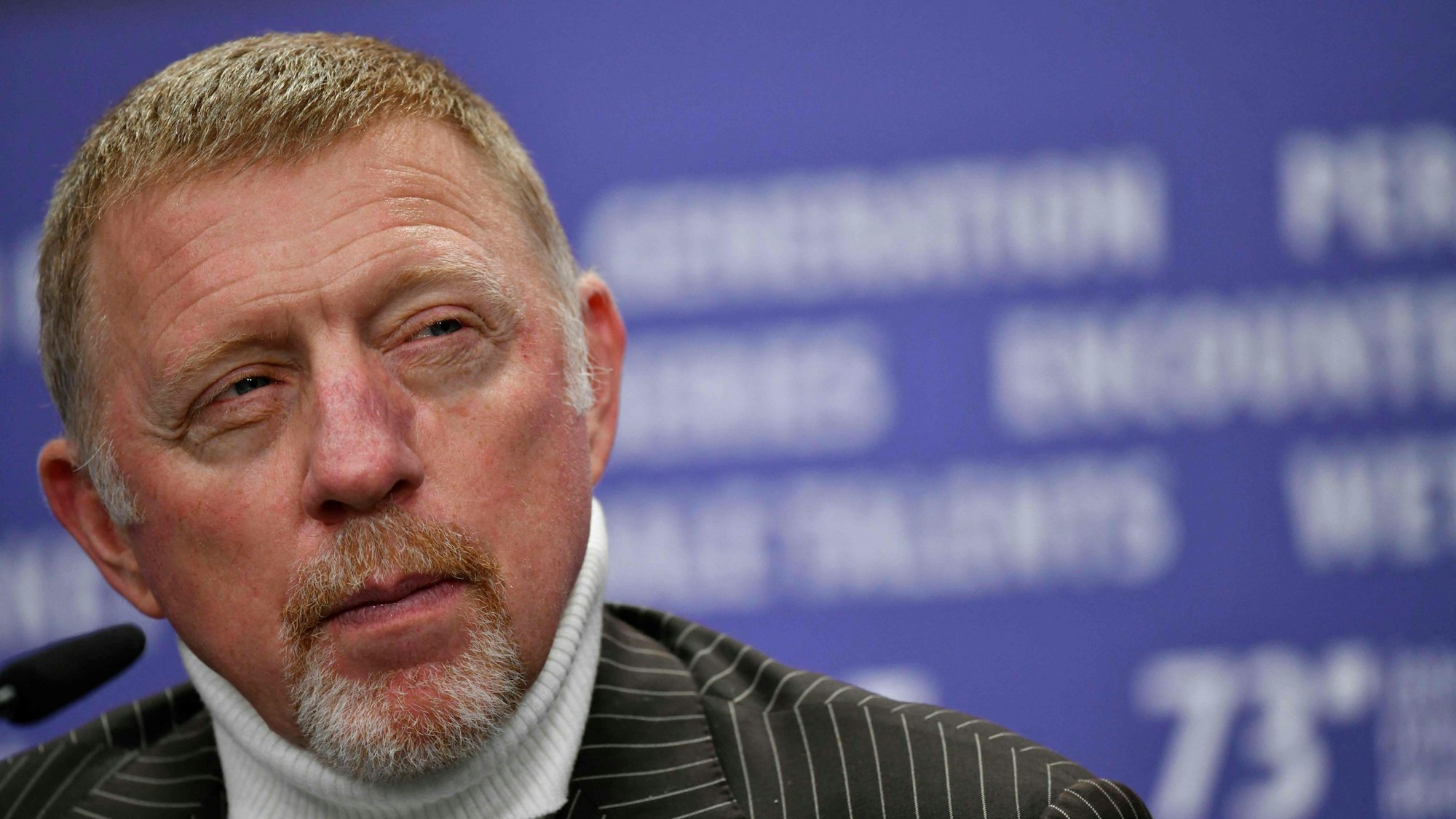 Boris Becker beantwortet Fragen auf einer Pressekonferenz in Berlin.