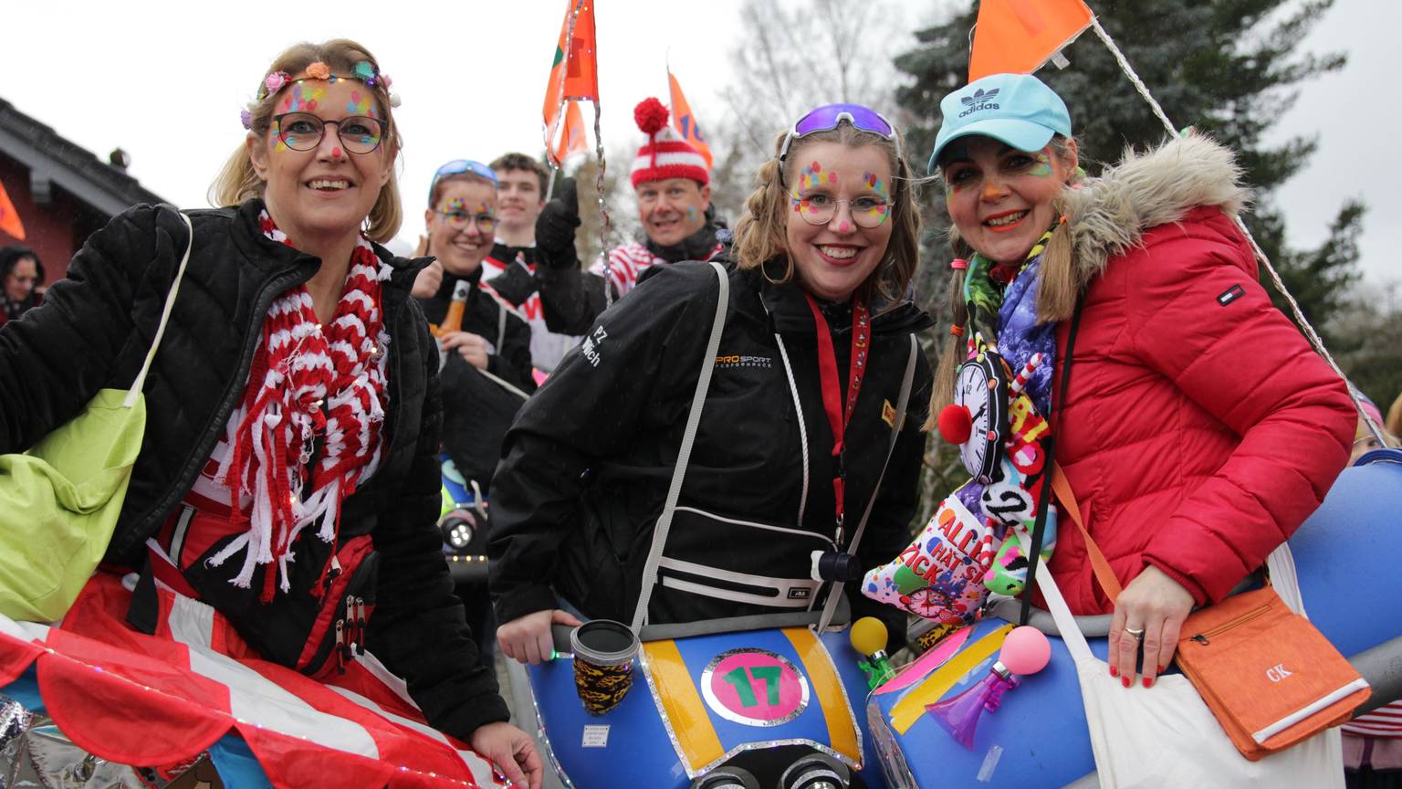 Ist nun Kirmes oder Karneval? Die Gruppe um Martina Heinrich sorgte als Rummelplatz für Aufsehen.