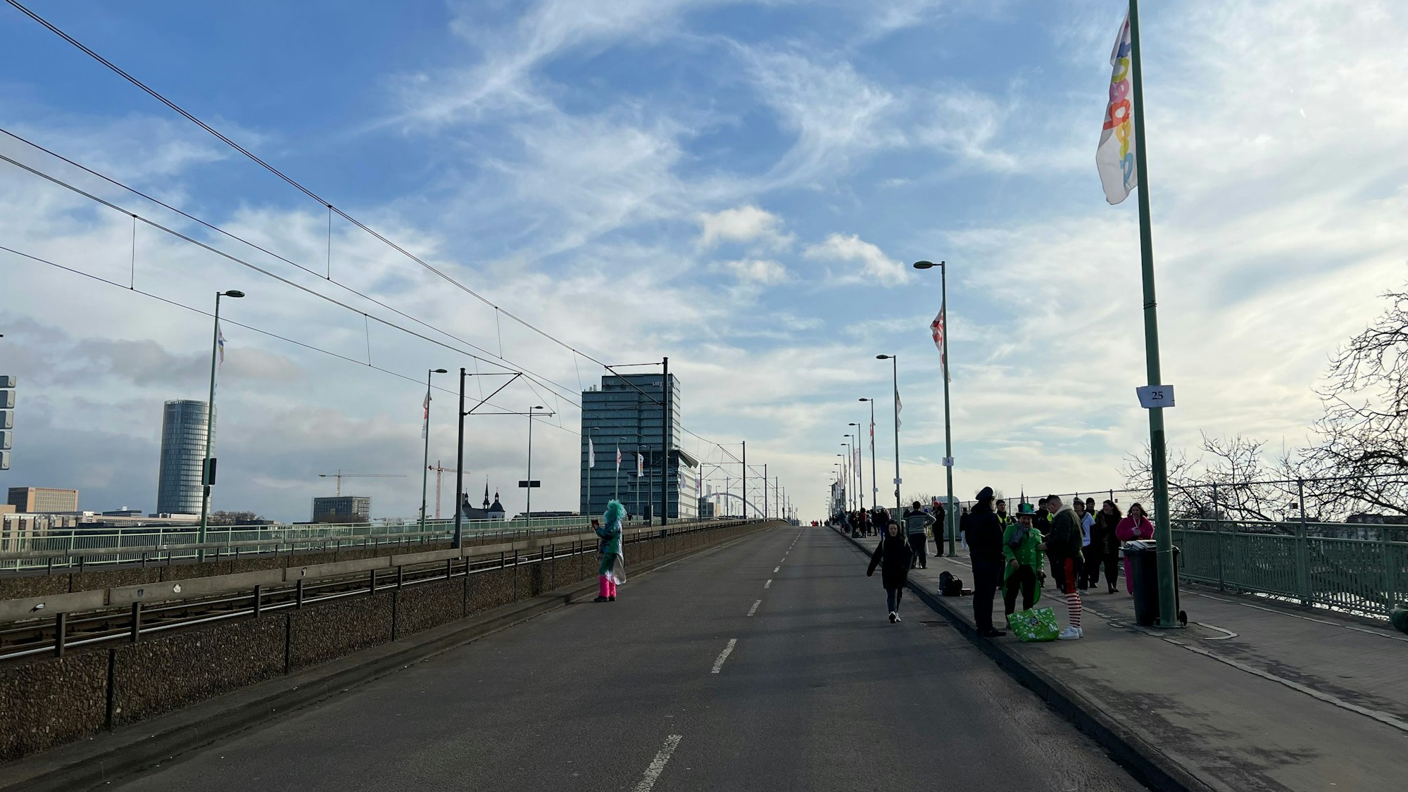 Kurz vor 10 Uhr auf der Deutzer Brücke: Nicht viel los.