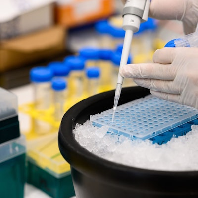 Untersuchung von Abwasserproben auf Krankheitserreger.