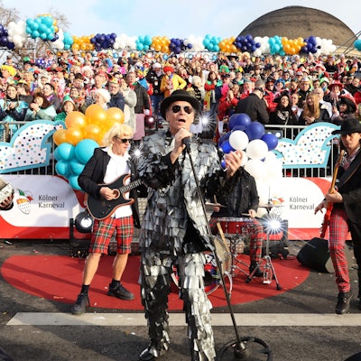 Rosenmontag
zum 1. Mal von Deutz aus
Brings