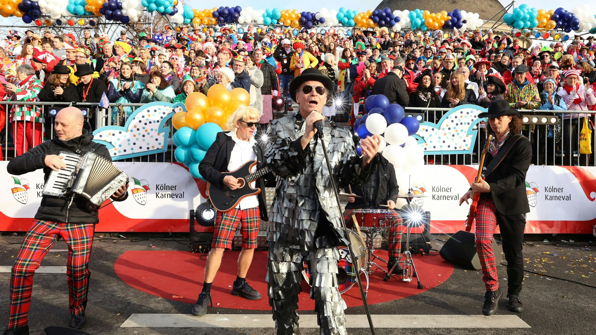 Rosenmontag
zum 1. Mal von Deutz aus
Brings