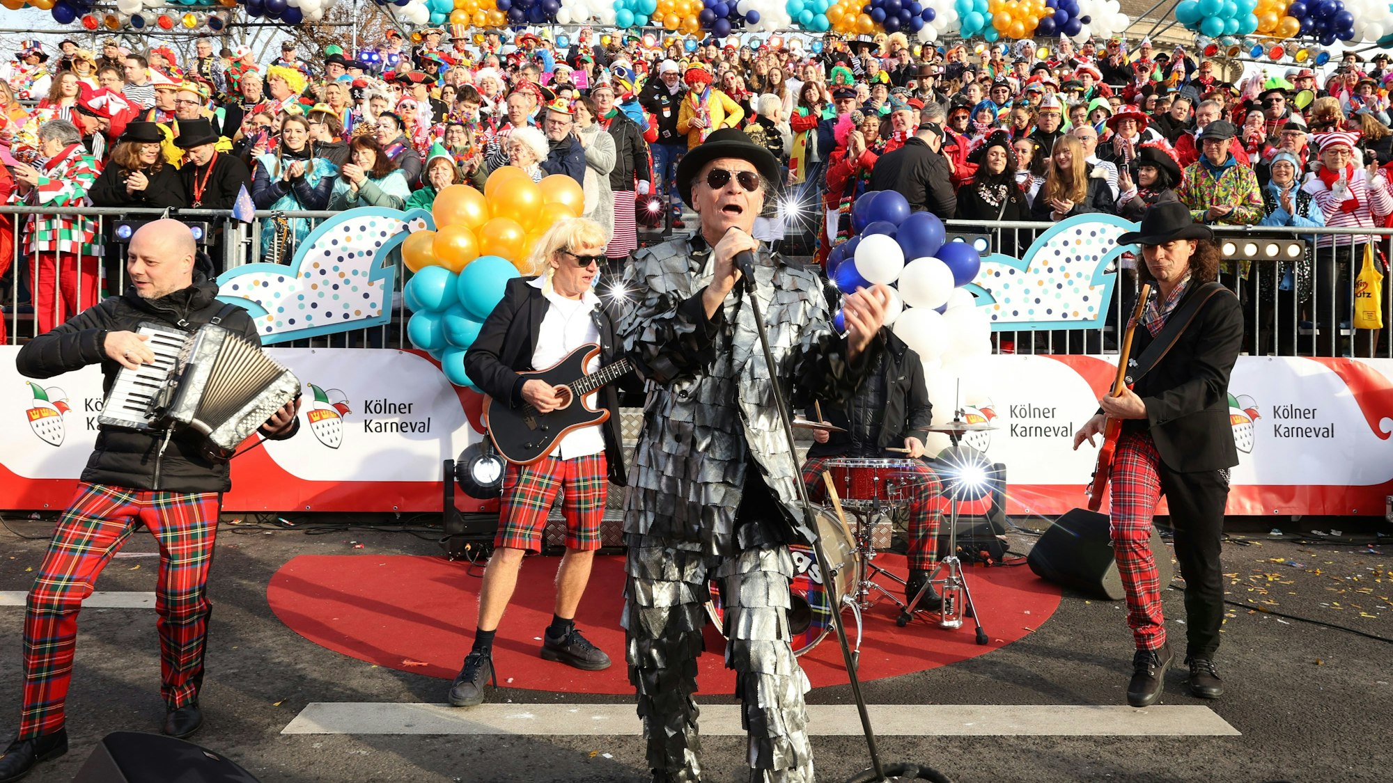 20.02.2023
Köln:
Rosenmontag
zum 1. Mal von Deutz aus
Brings
Foto: Martina Goyert