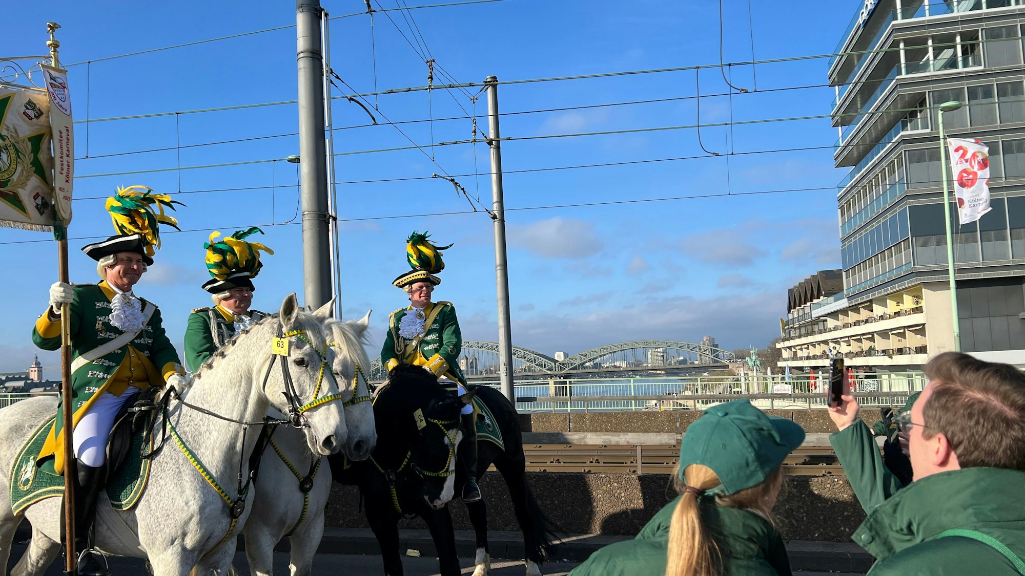 Selbst mit den Pferden wurde fleißig gepost.