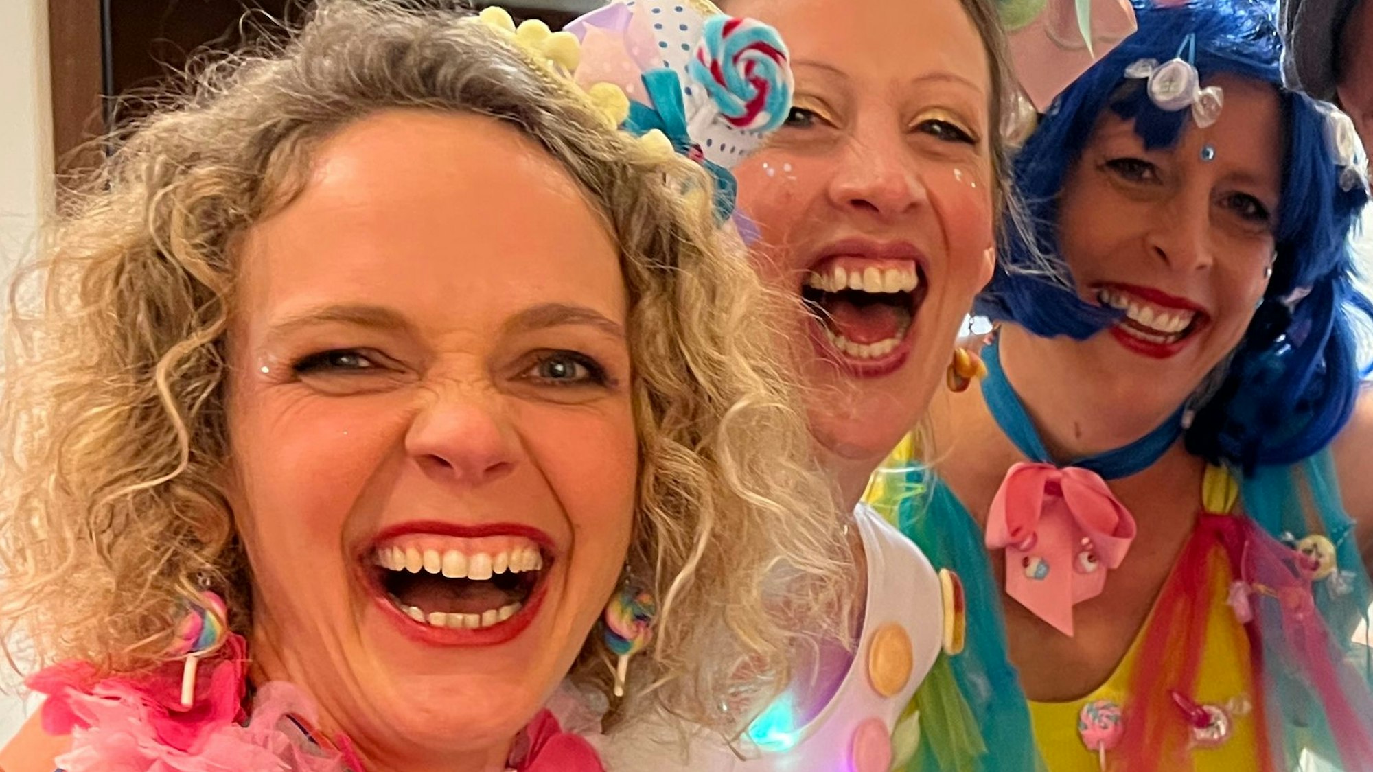 Autorin Lisa Harmann (links) mit Freundinnen.