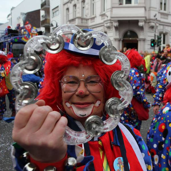 Rosenmontagszug in Siegburg.