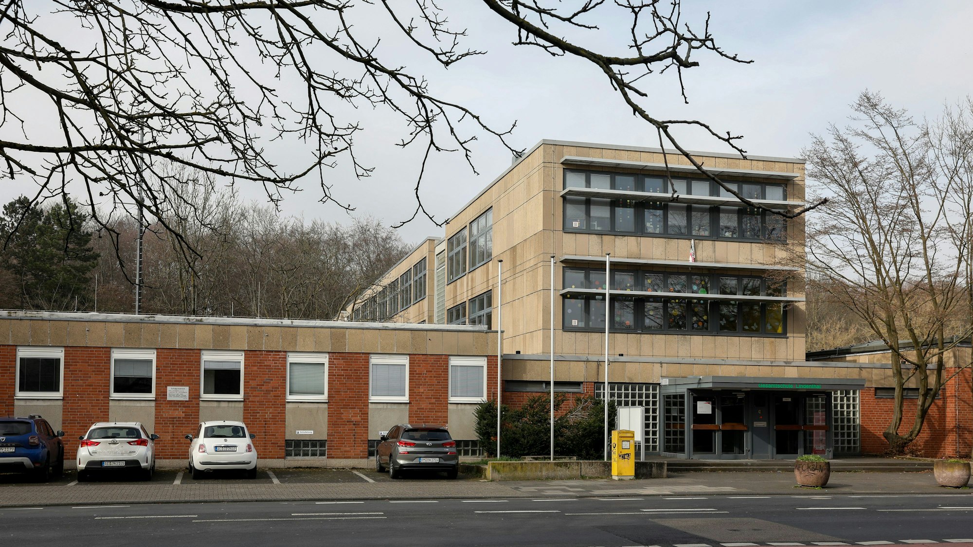 Außenansicht der Gesamtschule Lindenthal
