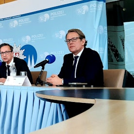 Pressekonferenz der Polizei Köln mit Michael Esser (Kripo-Chef), Falk Schnabel (Polizeipräsident), Wolfgang Baldes (Pressestelle).