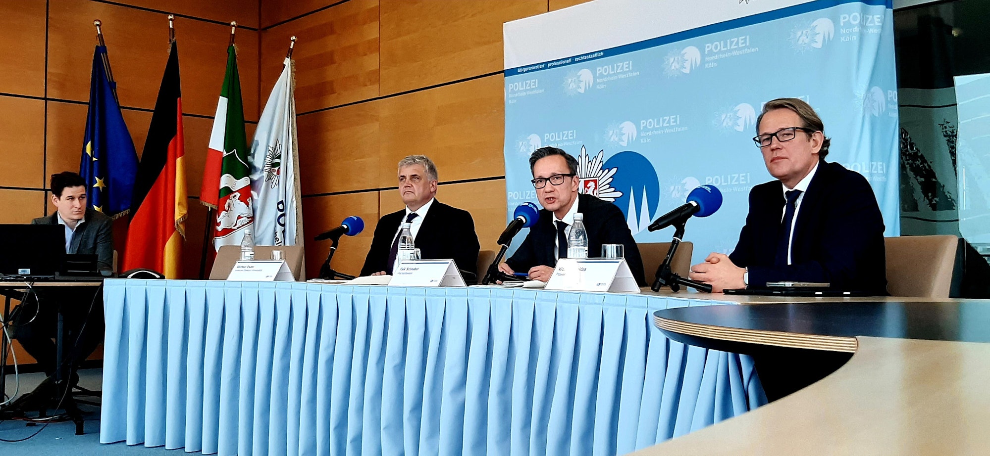 Pressekonferenz der Polizei Köln mit Michael Esser (Kripo-Chef), Falk Schnabel (Polizeipräsident), Wolfgang Baldes (Pressestelle).