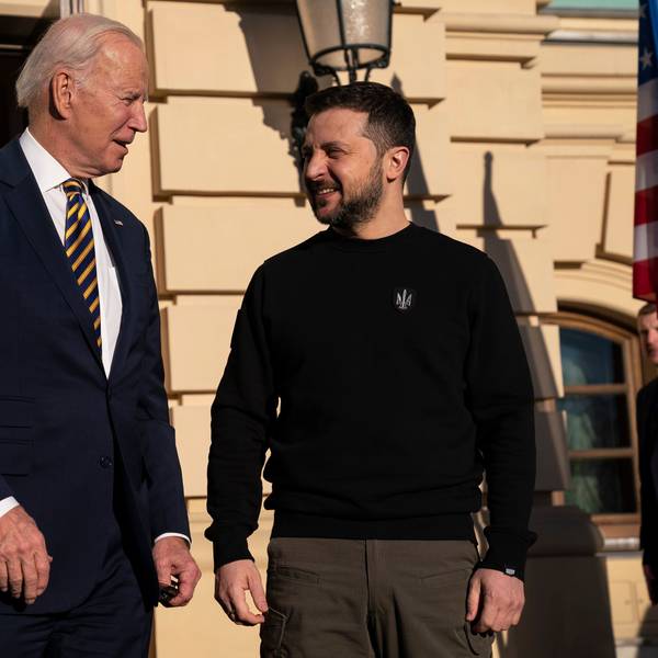 US-Präsident Joe Biden (l.) zu Besuch beim ukrainischen Präsidenten Wolodymyr Selenskyj. Biden war undercover nach Kiew gereist.